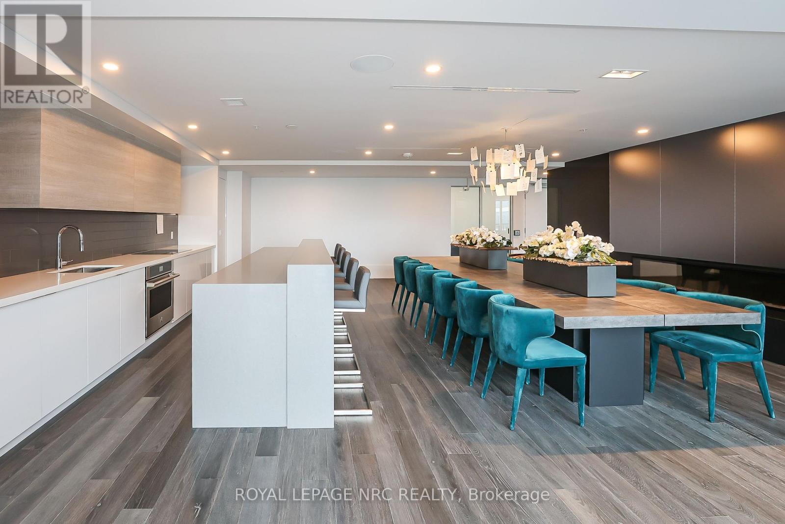 #232 16 CONCORD PLACE - 32