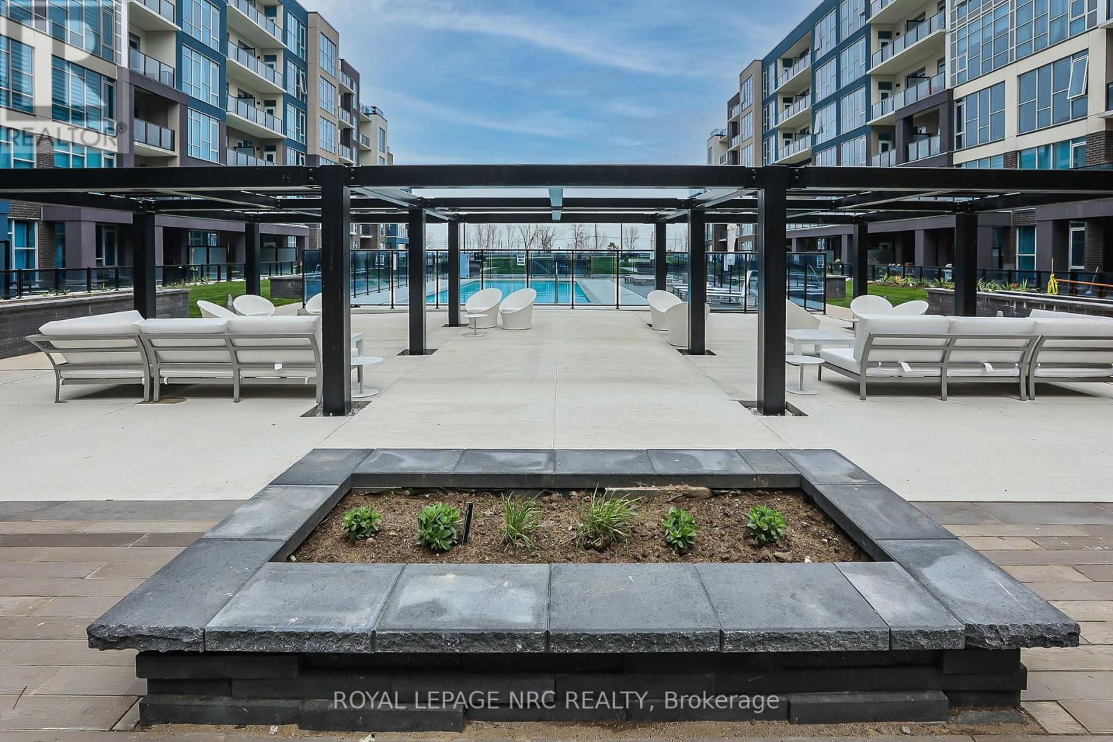 #232 16 CONCORD PLACE - 43