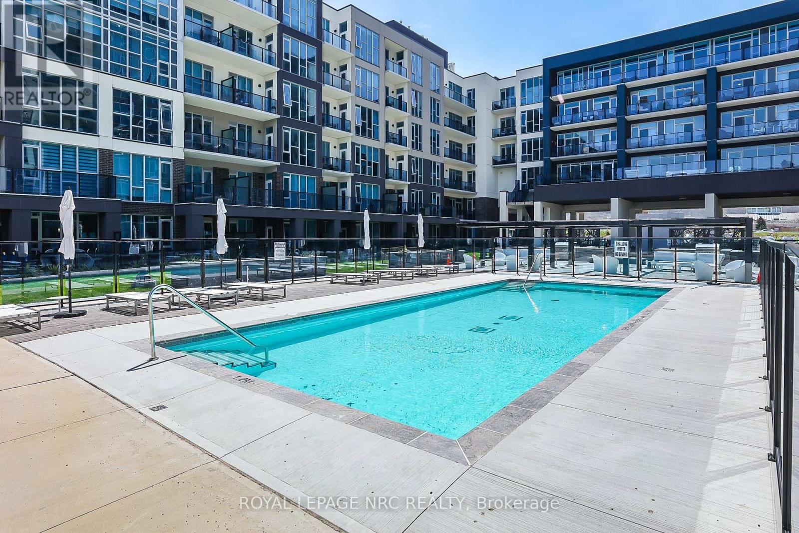 #232 16 CONCORD PLACE - 44