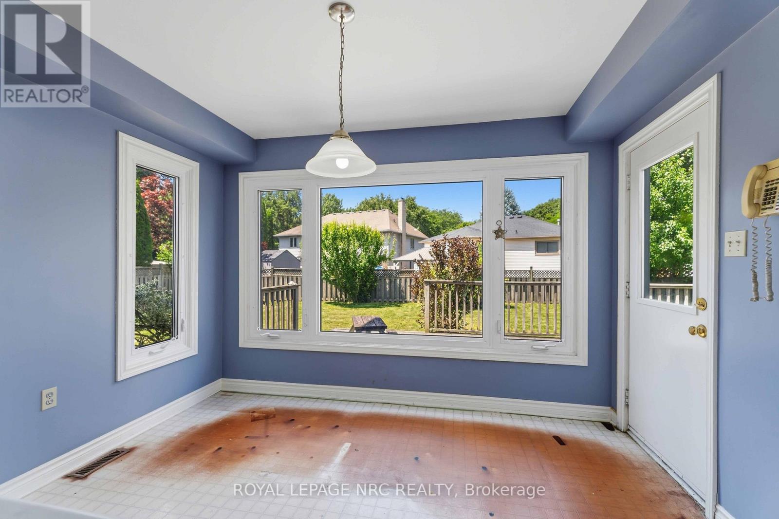 23 WOODSIDE SQUARE - 10