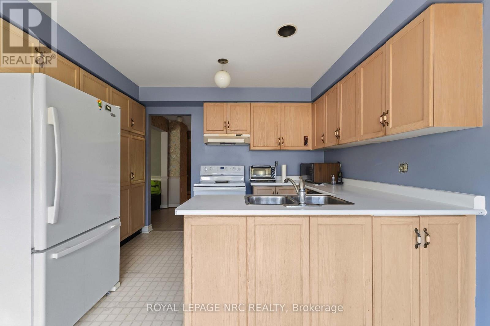 23 WOODSIDE SQUARE - 12