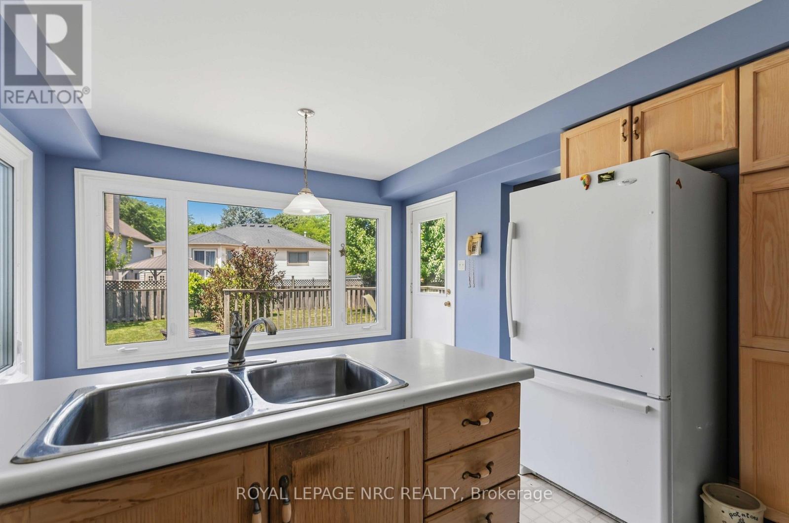 23 WOODSIDE SQUARE - 13