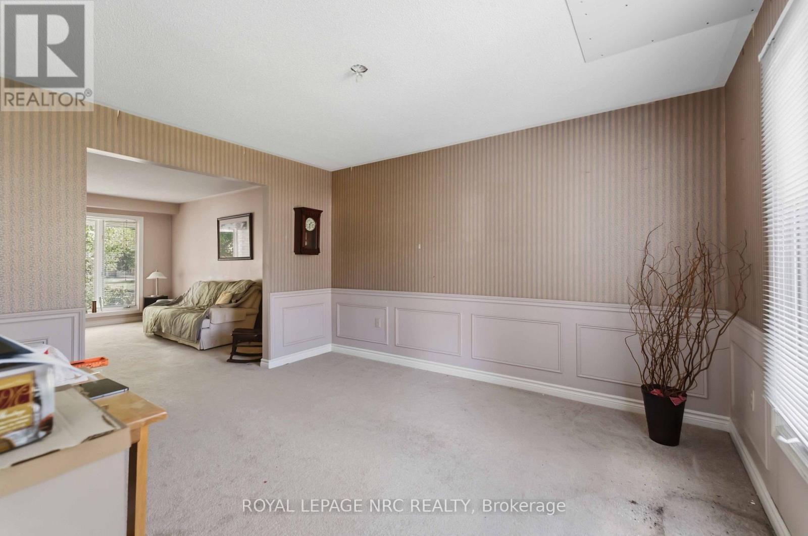 23 WOODSIDE SQUARE - 14