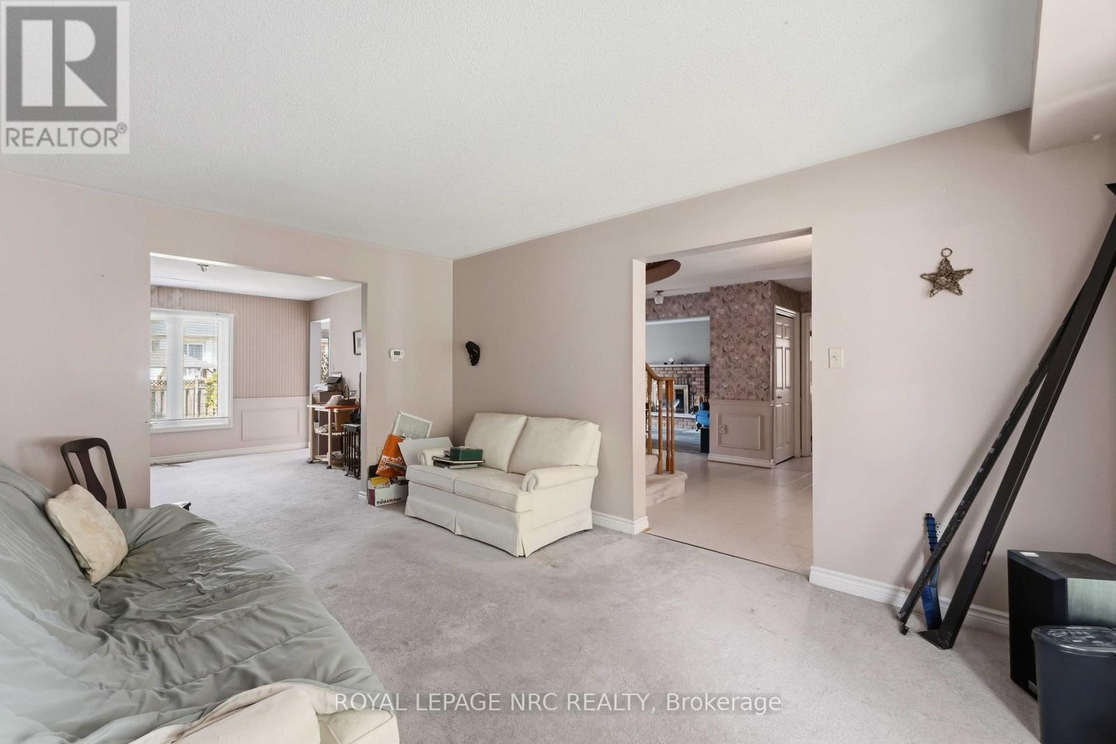 23 WOODSIDE SQUARE - 17