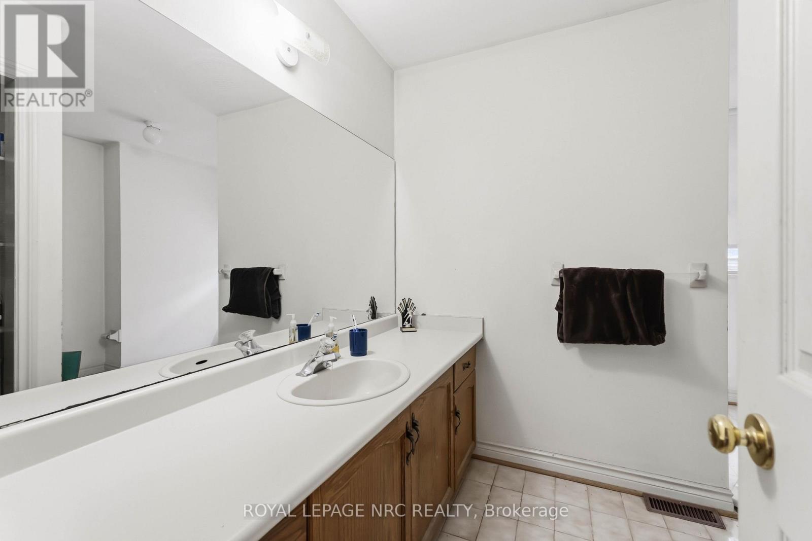 23 WOODSIDE SQUARE - 18