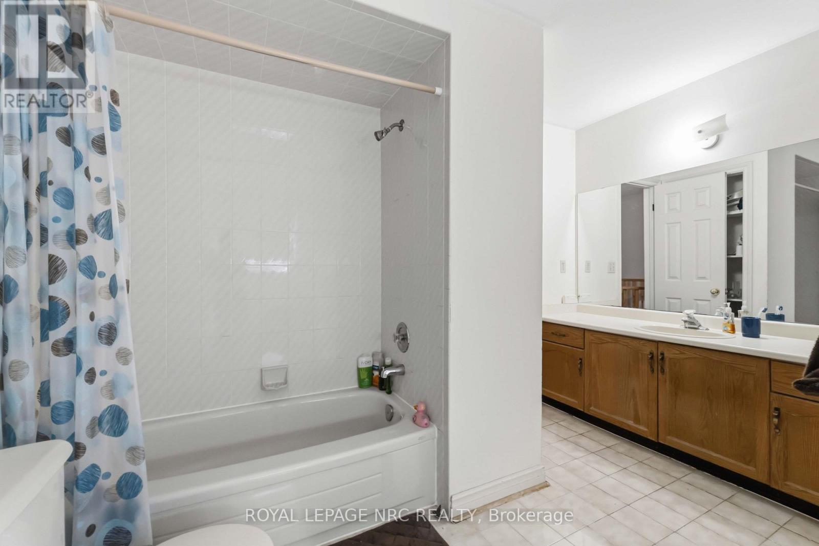 23 WOODSIDE SQUARE - 19