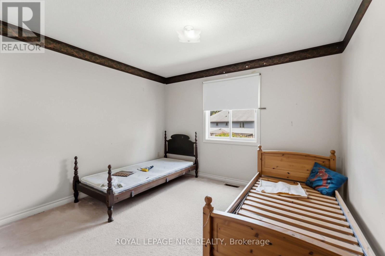 23 WOODSIDE SQUARE - 22