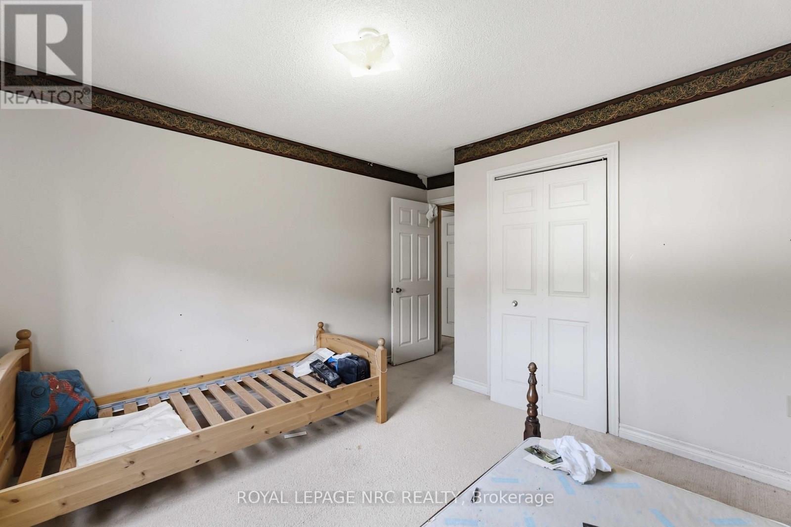 23 WOODSIDE SQUARE - 23