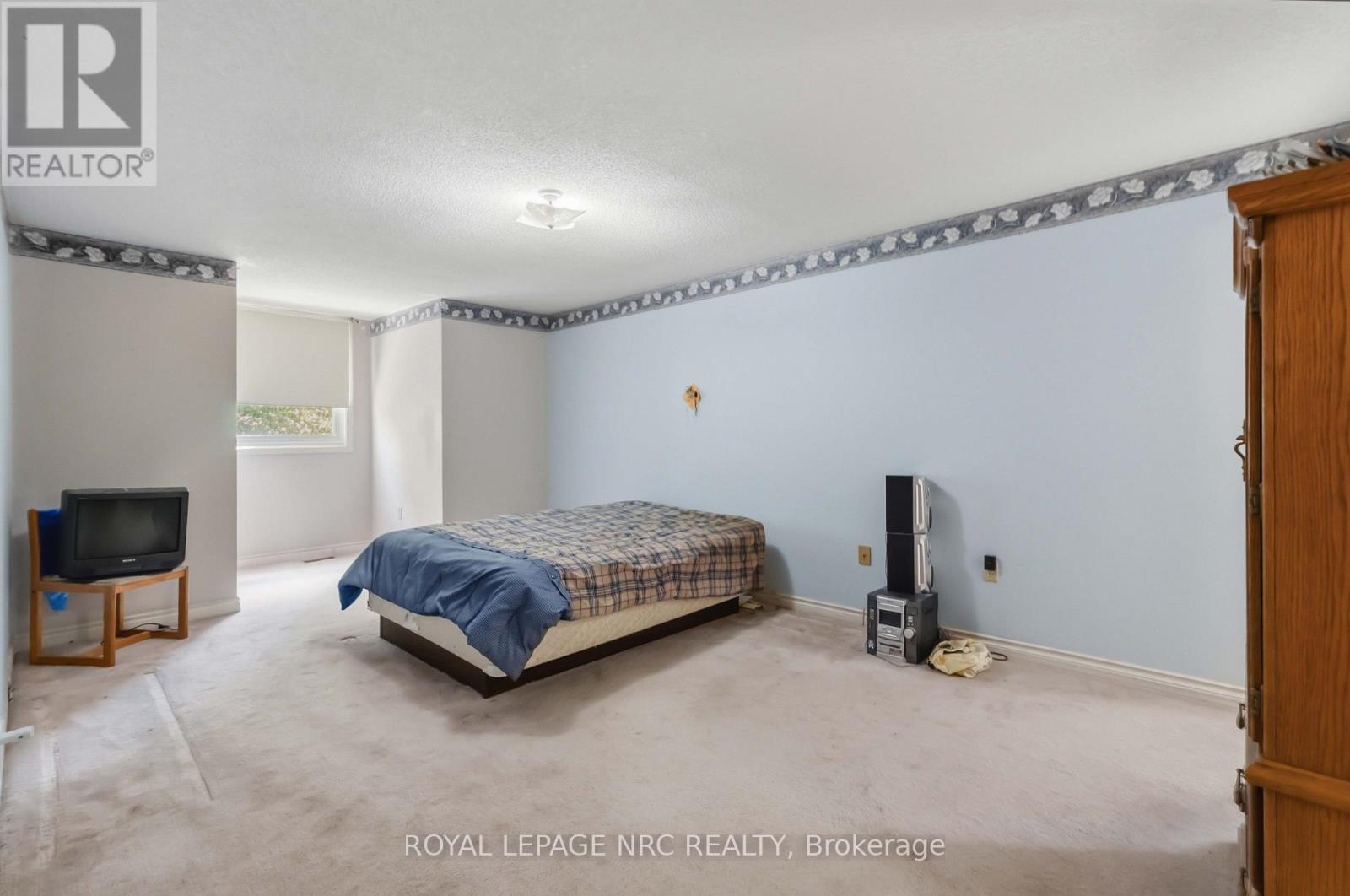23 WOODSIDE SQUARE - 27