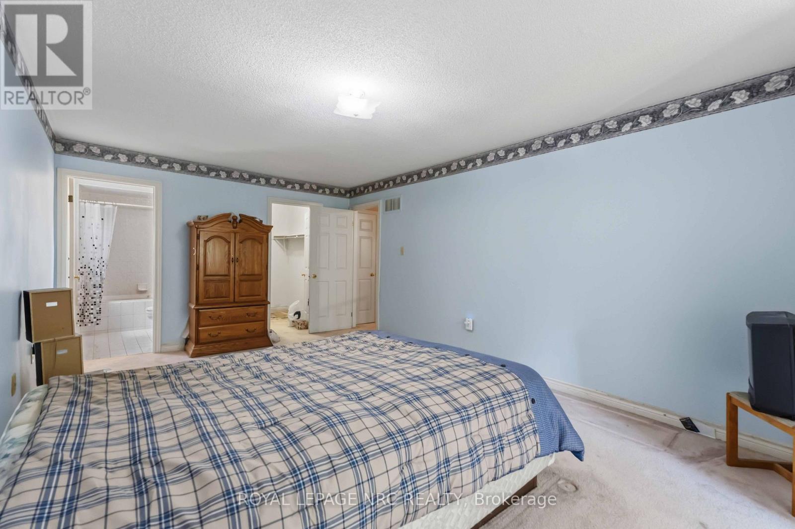 23 WOODSIDE SQUARE - 28