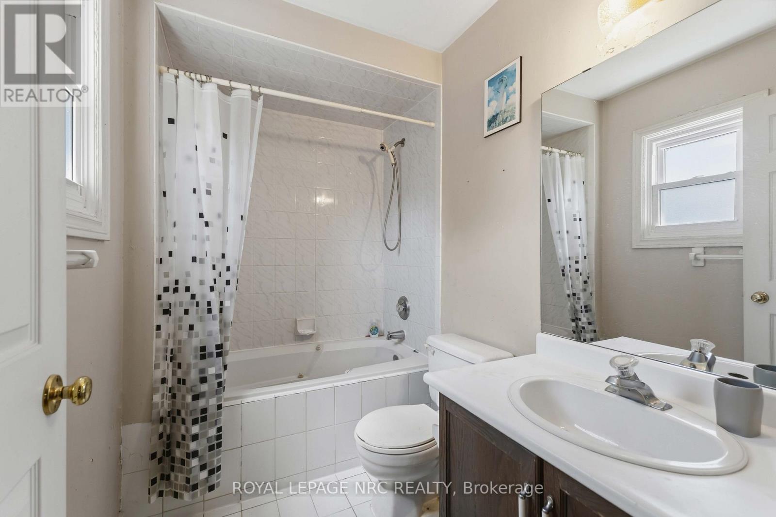 23 WOODSIDE SQUARE - 29