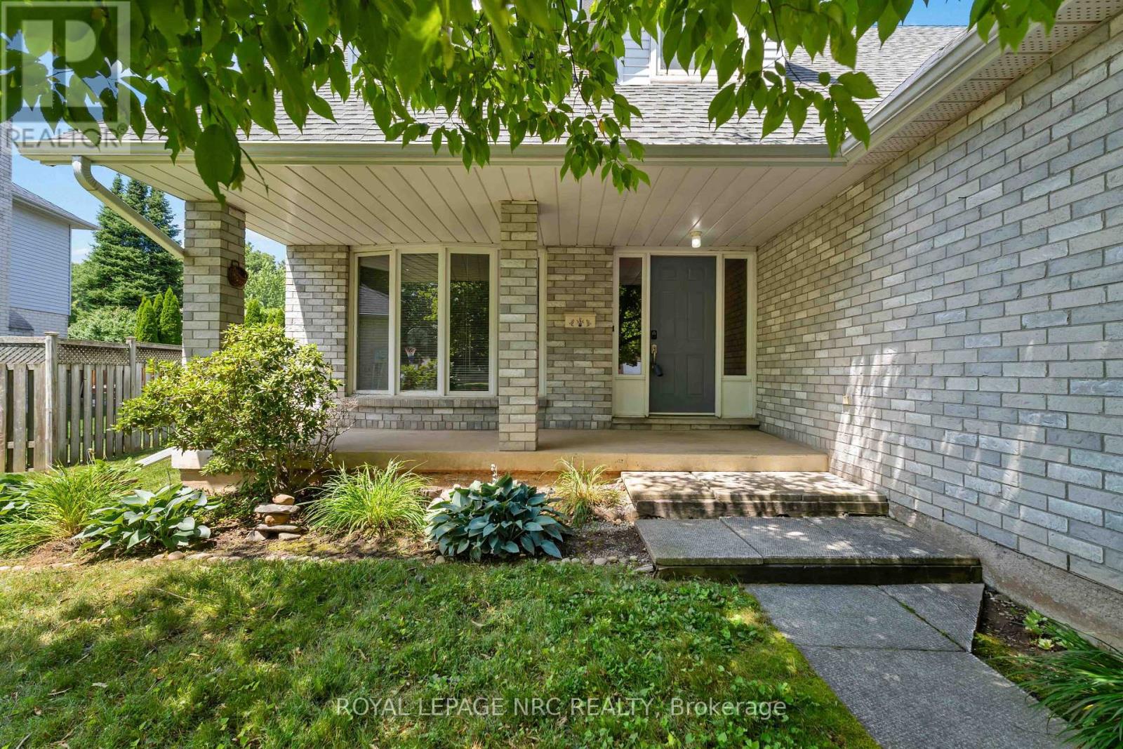 23 WOODSIDE SQUARE - 3