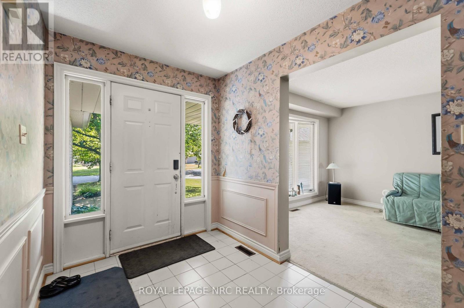 23 WOODSIDE SQUARE - 4