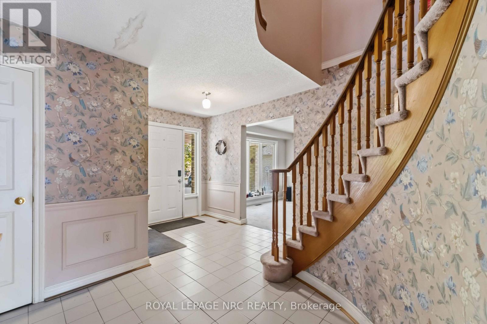 23 WOODSIDE SQUARE - 5