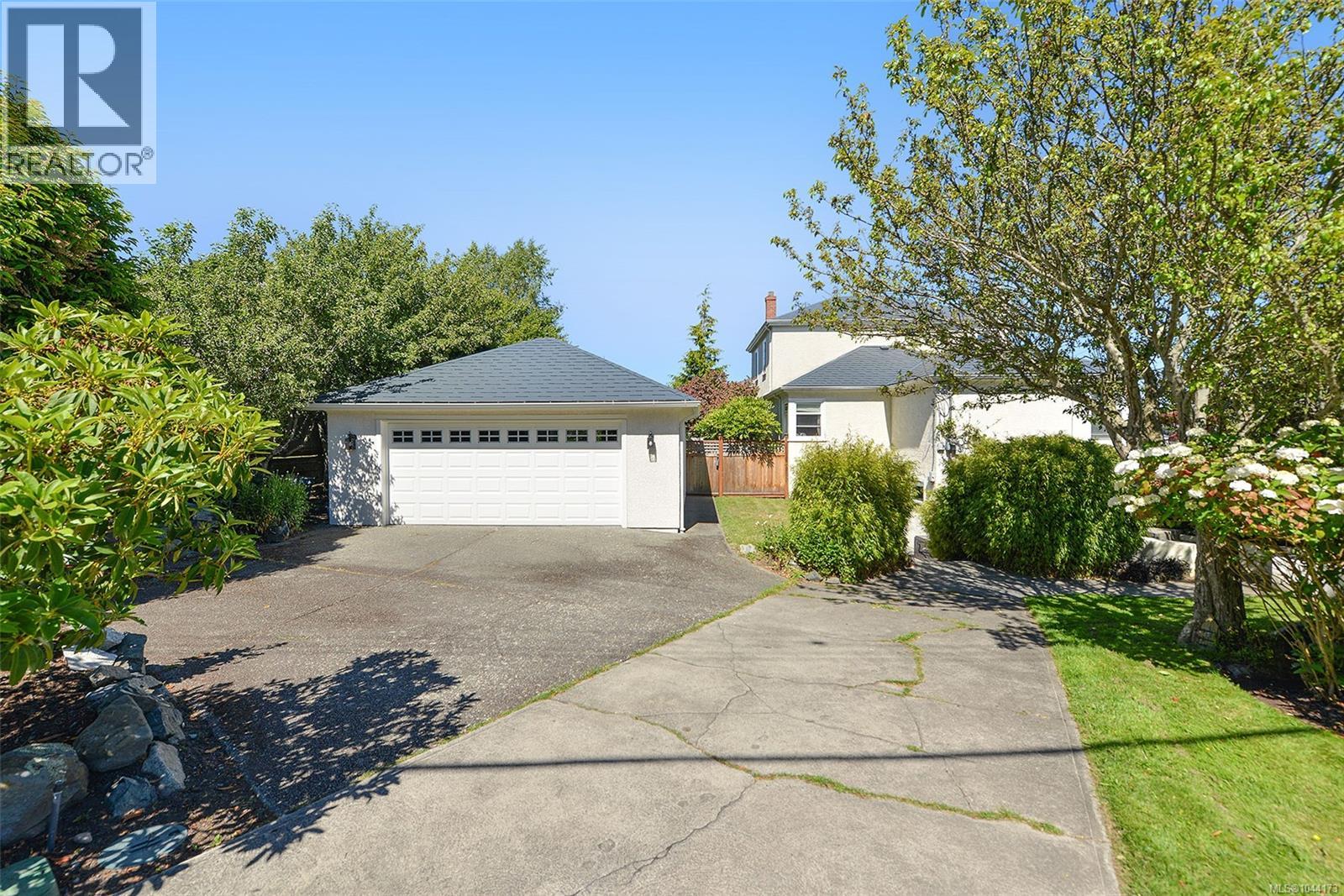 218 Beach Dr - 10
