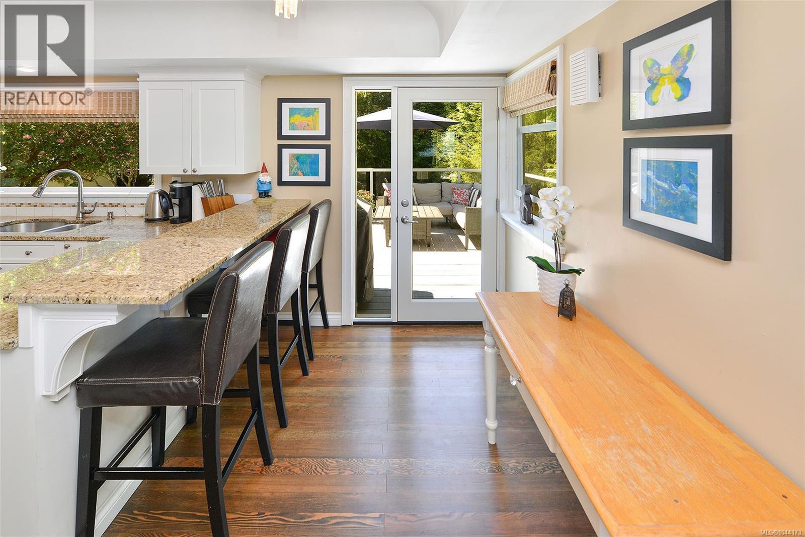 218 Beach Dr - 23
