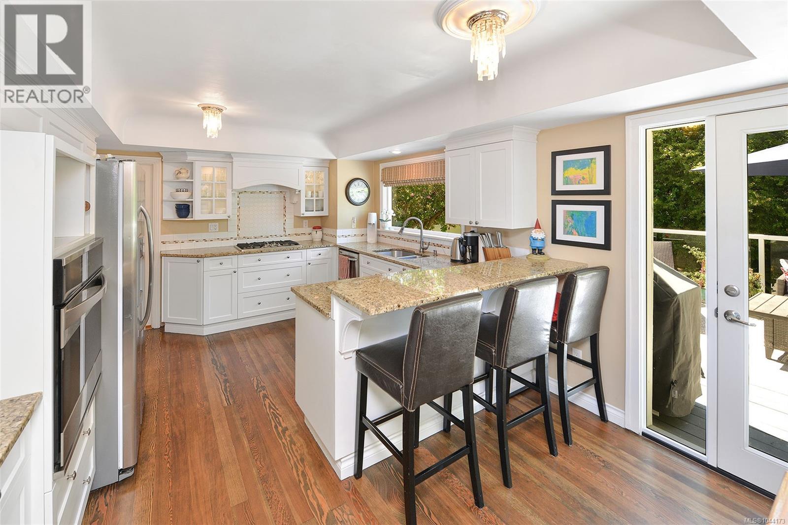 218 Beach Dr - 24