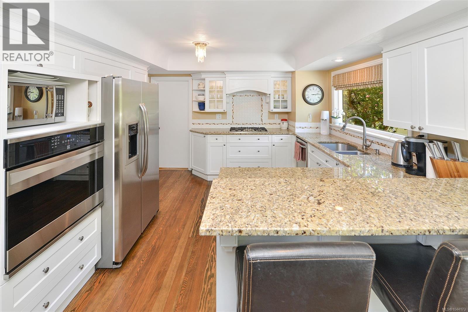 218 Beach Dr - 25