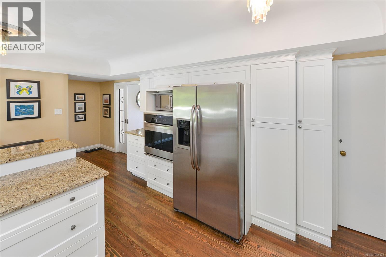 218 Beach Dr - 26