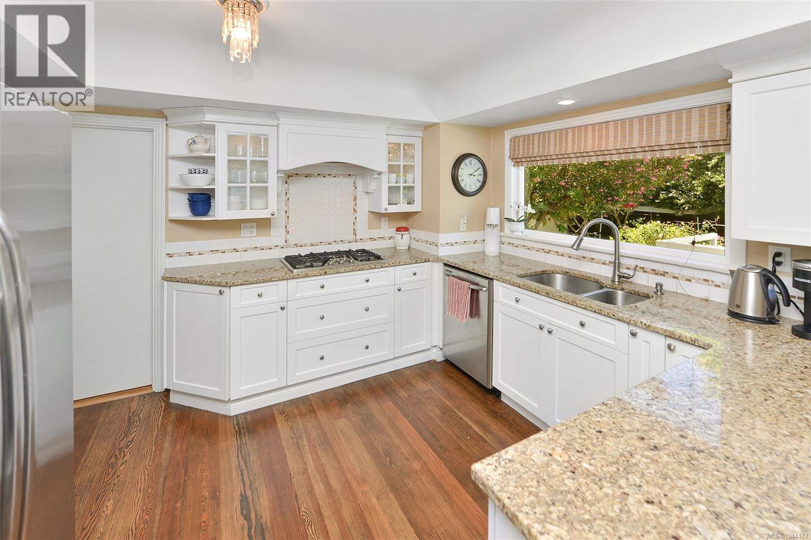 218 Beach Dr - 27