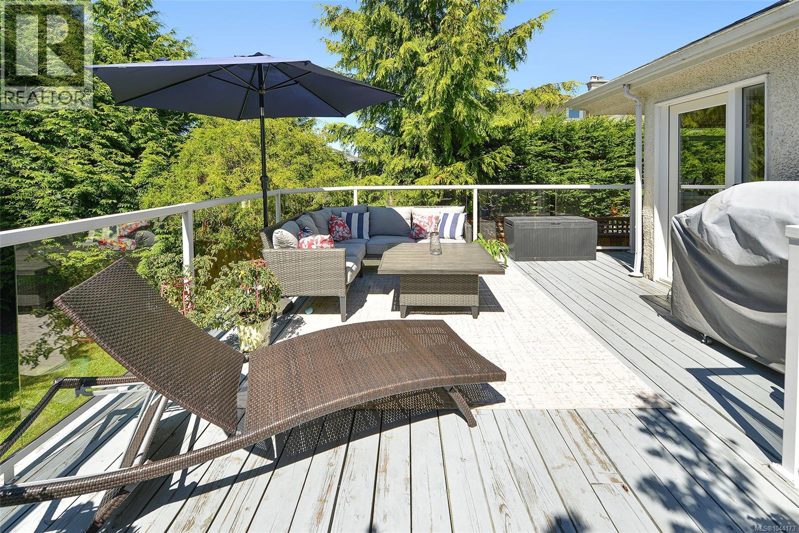 218 Beach Dr - 28