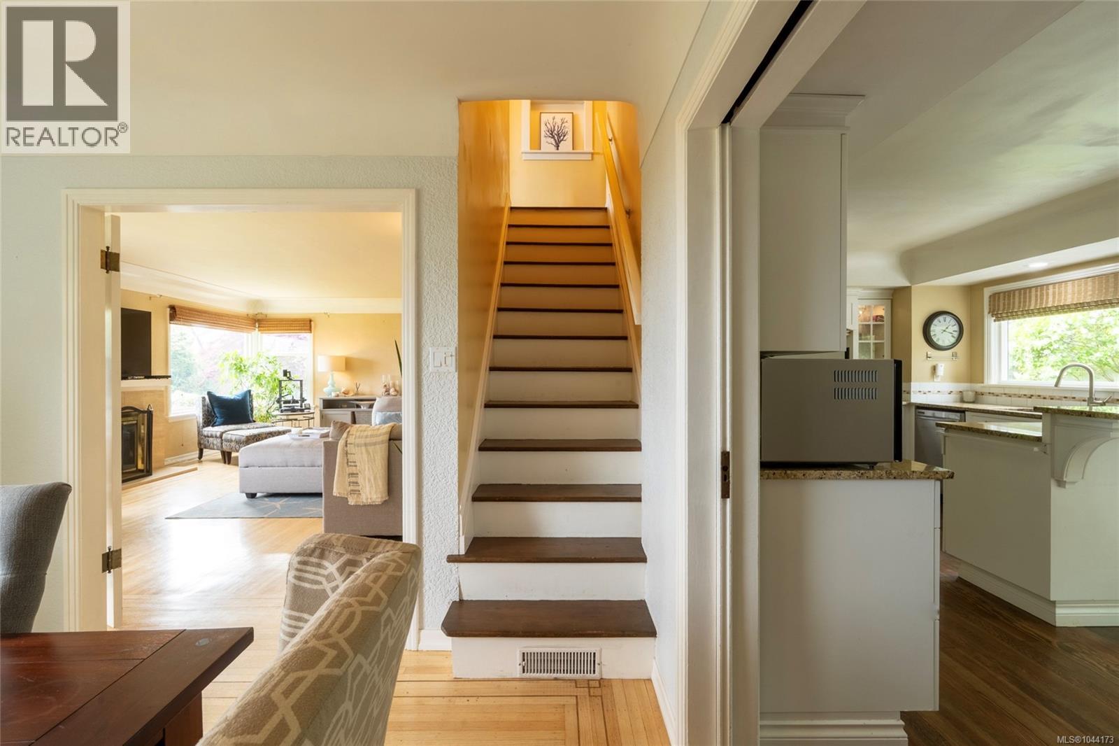 218 Beach Dr - 33
