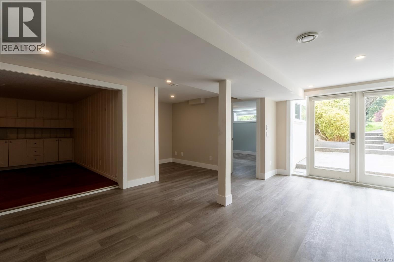 218 Beach Dr - 52