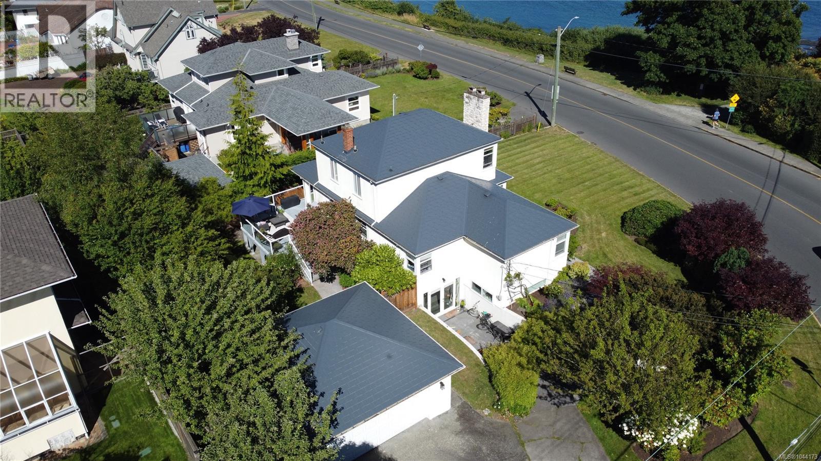 218 Beach Dr - 6