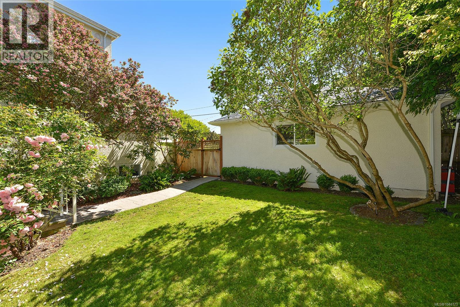218 Beach Dr - 62