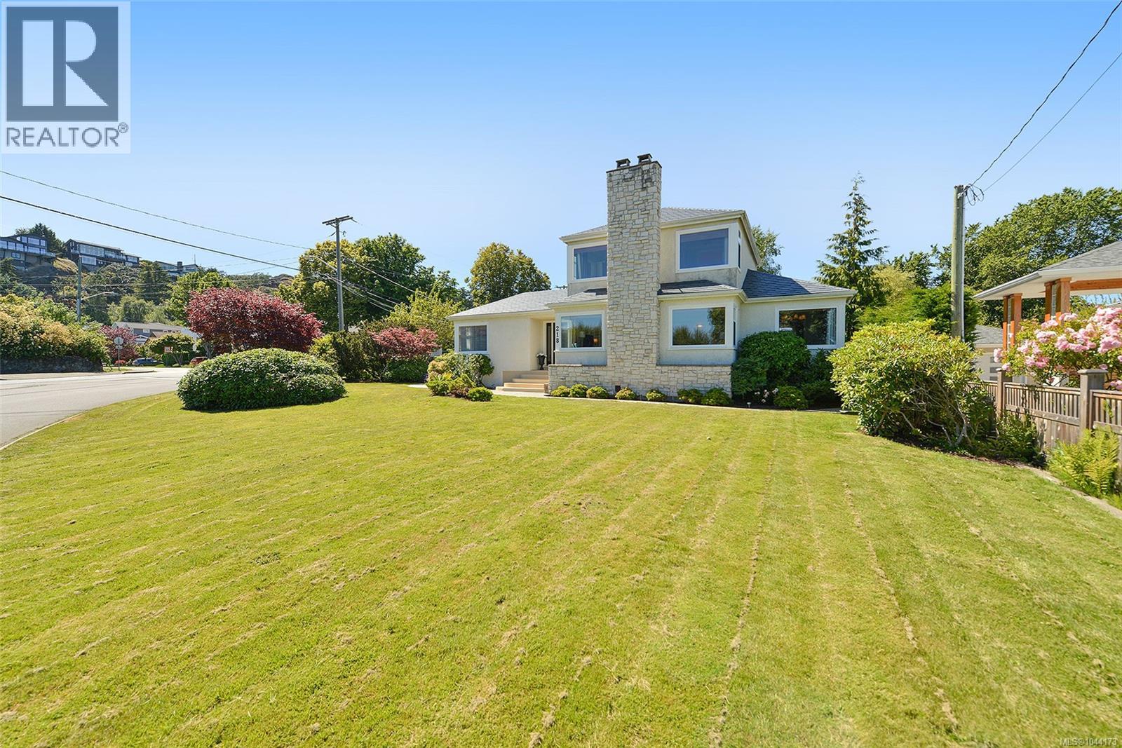 218 Beach Dr - 66