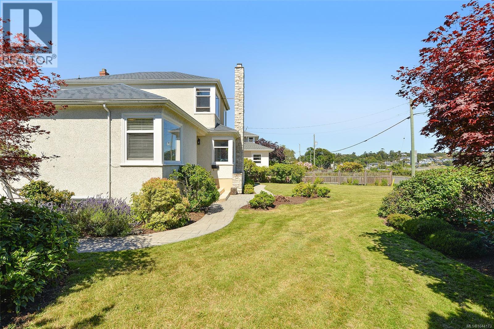 218 Beach Dr - 68