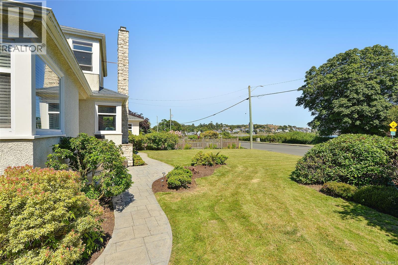 218 Beach Dr - 69