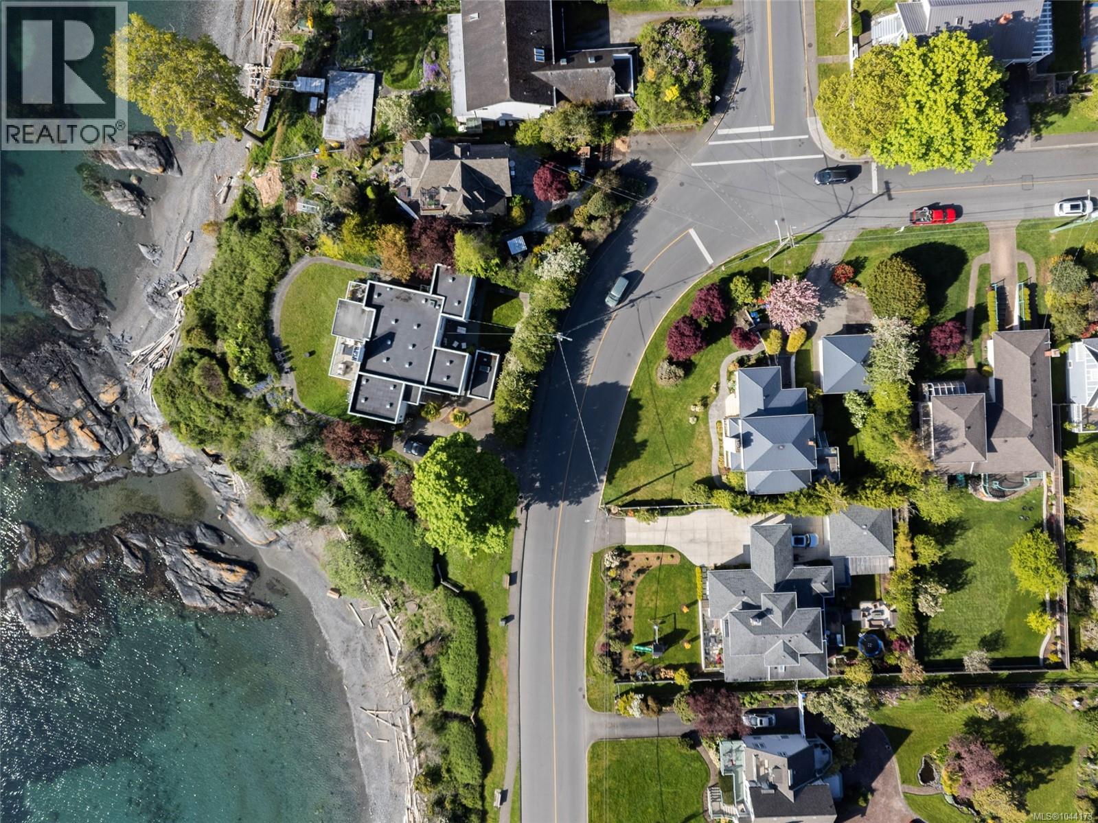 218 Beach Dr - 7