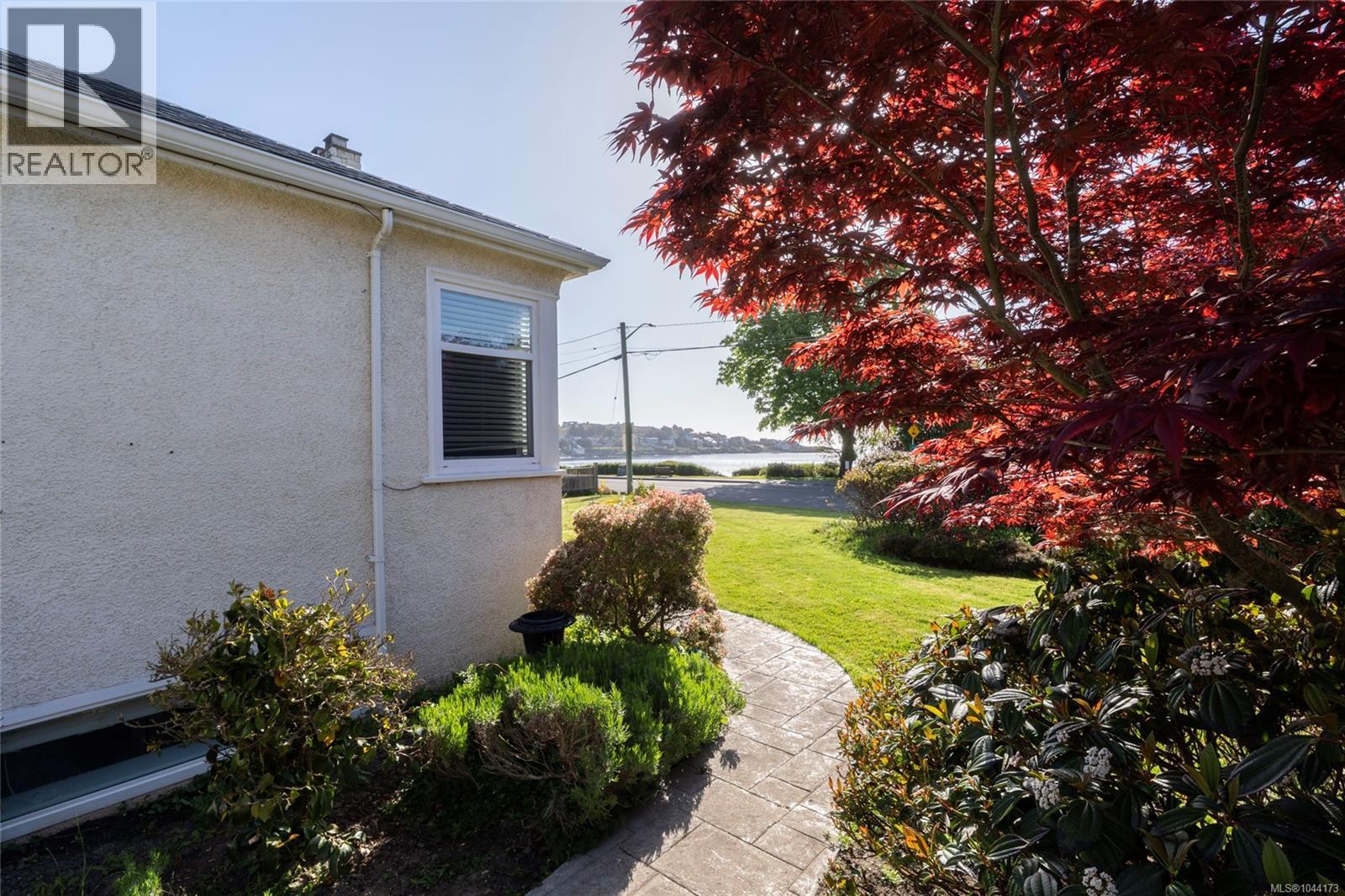 218 Beach Dr - 70