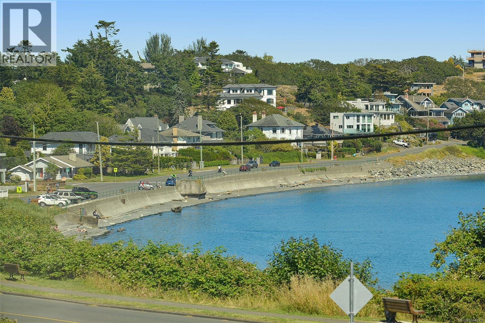 218 Beach Dr - 73