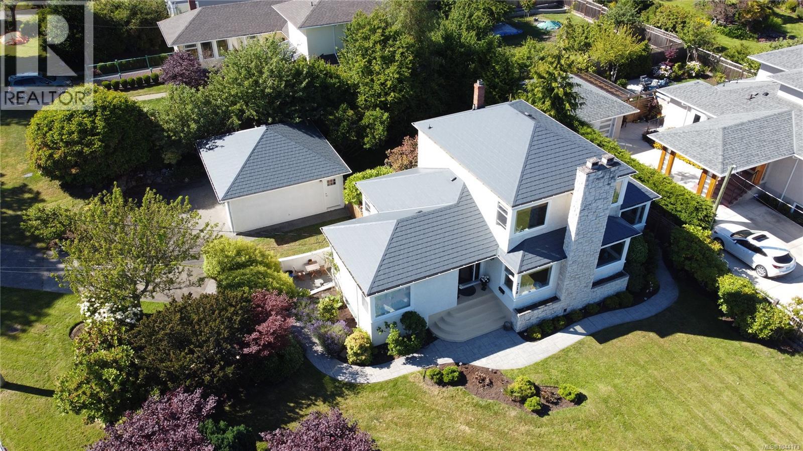 218 Beach Dr - 76