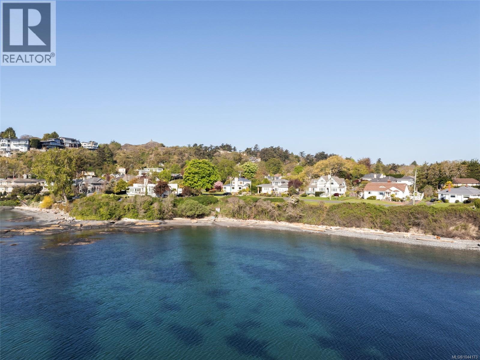 218 Beach Dr - 79