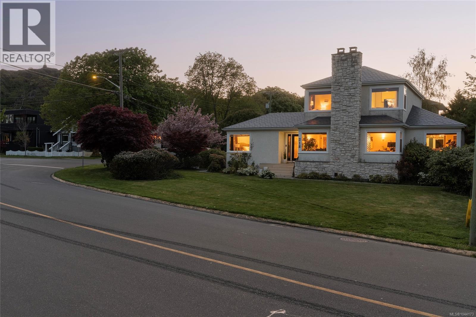 218 Beach Dr - 84