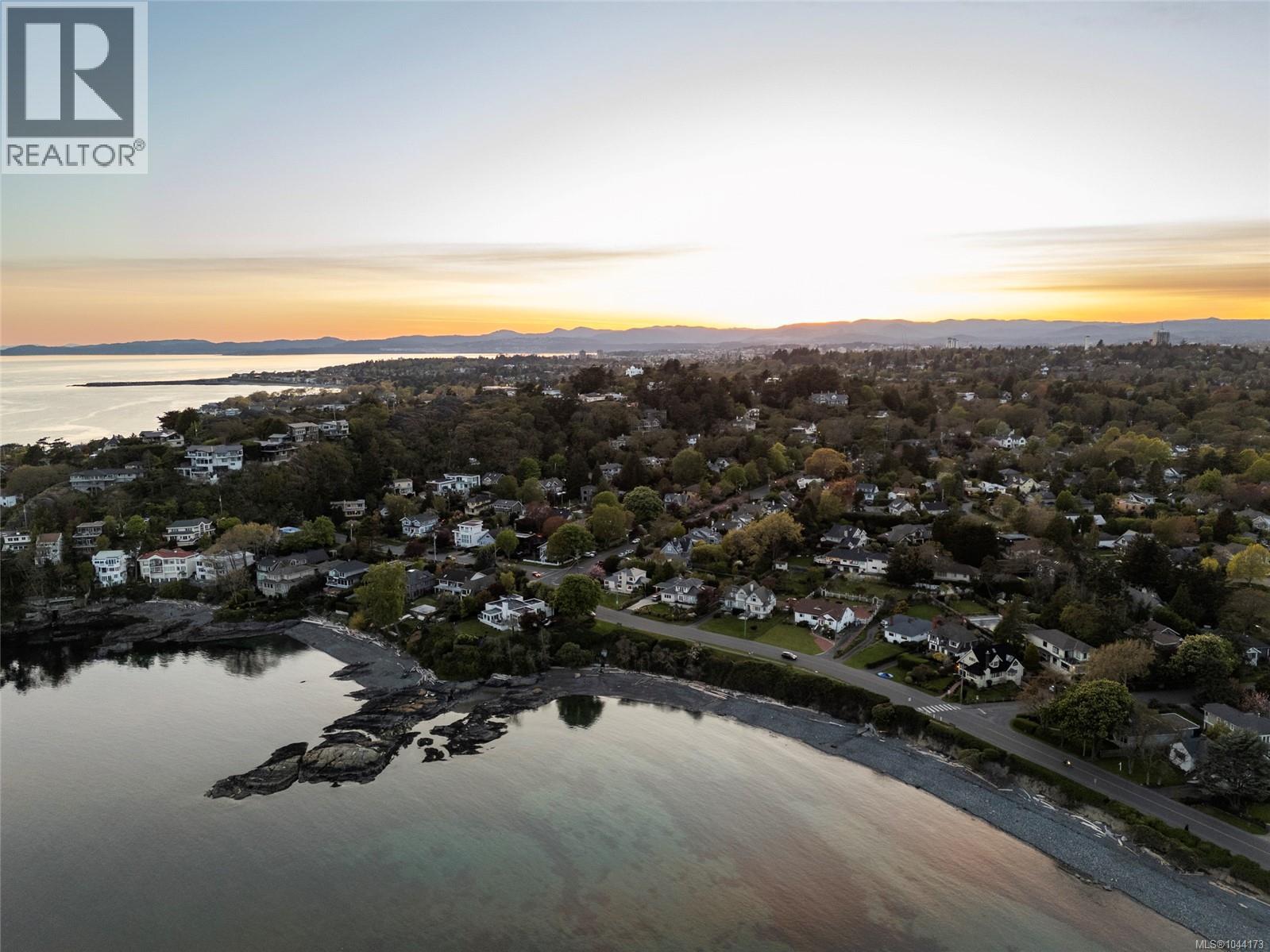 218 Beach Dr - 86