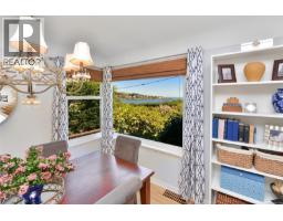 Living room - 218 Beach Dr, Oak Bay, BC V8S2M1 Photo 20