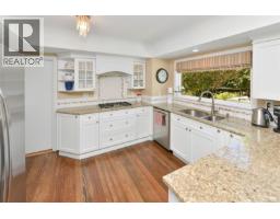 218 Beach Dr, Oak Bay, BC V8S2M1 Photo 27