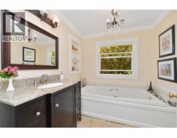 218 Beach Dr, Oak Bay, BC V8S2M1 Photo 30