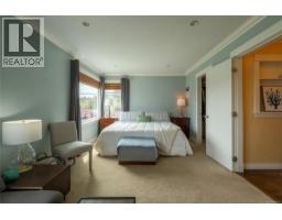 218 Beach Dr, Oak Bay, BC V8S2M1 Photo 36