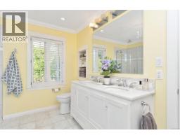 218 Beach Dr, Oak Bay, BC V8S2M1 Photo 39
