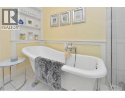 218 Beach Dr, Oak Bay, BC V8S2M1 Photo 42