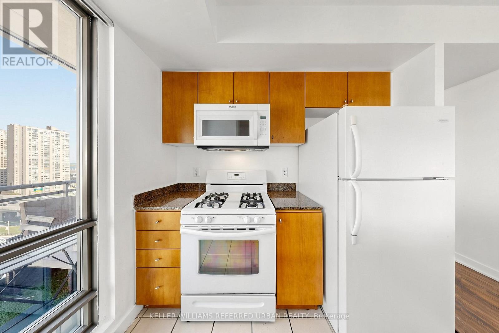 #1610 5 MARINER TERRACE - 16