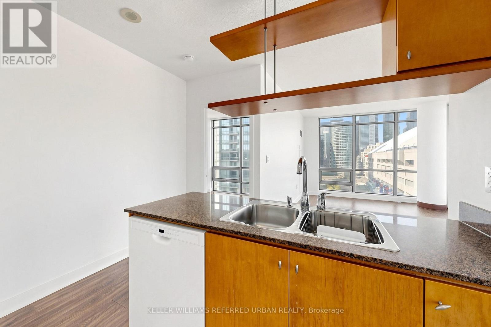 #1610 5 MARINER TERRACE - 17