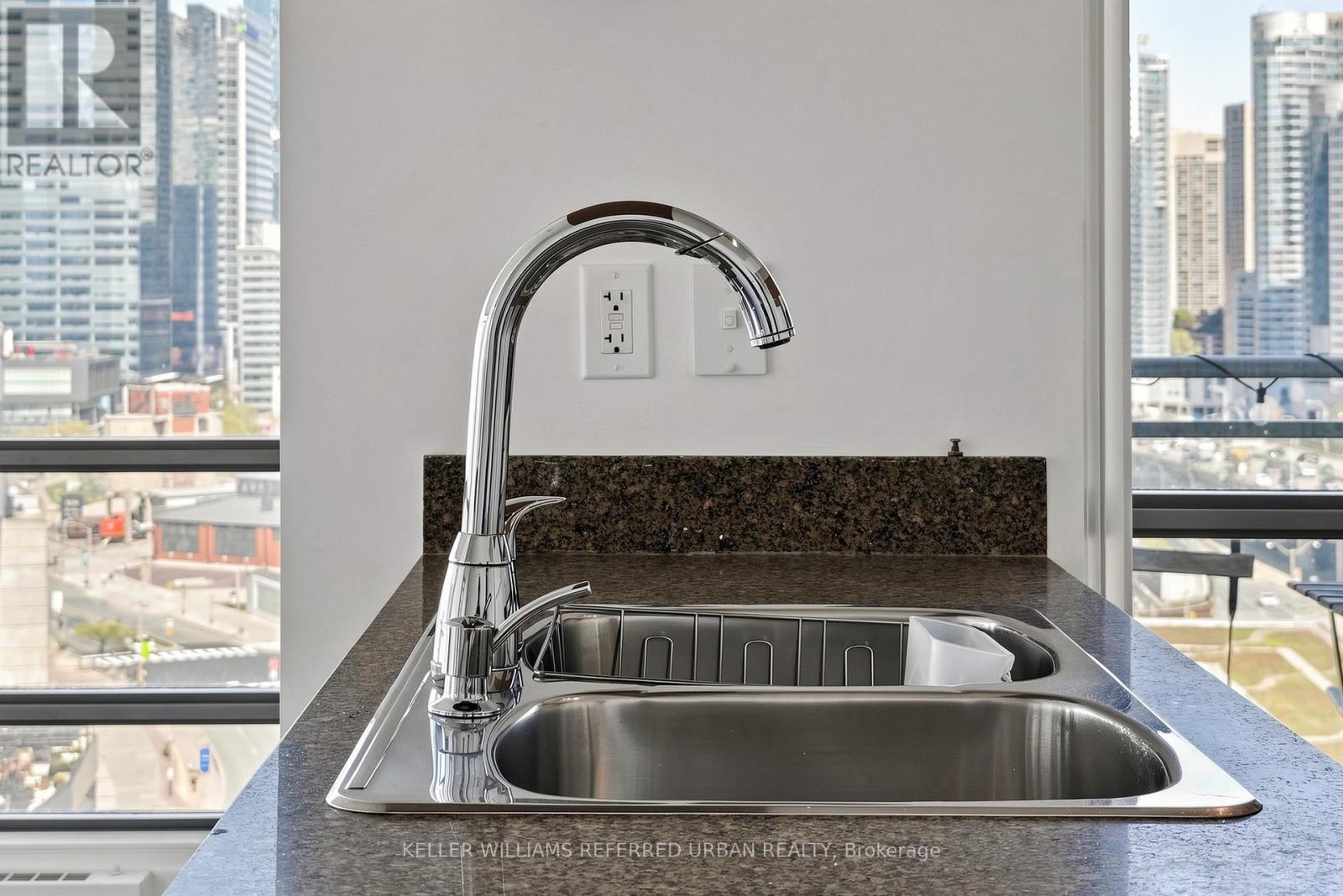 #1610 5 MARINER TERRACE - 18