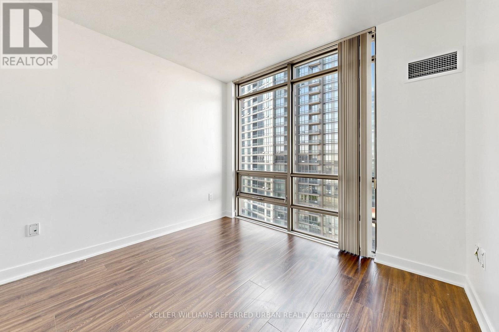 #1610 5 MARINER TERRACE - 24