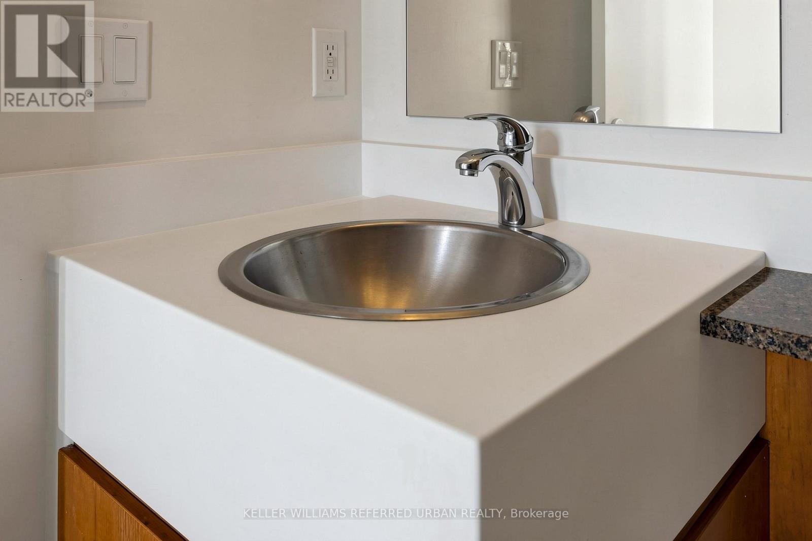 #1610 5 MARINER TERRACE - 31